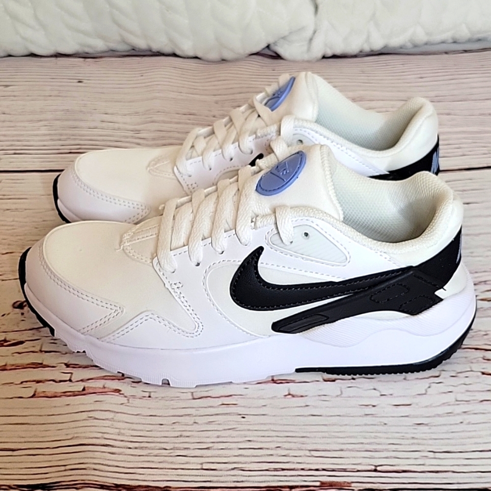 NIKE White and Black Leather and Nylon Sneakers Size 6.5